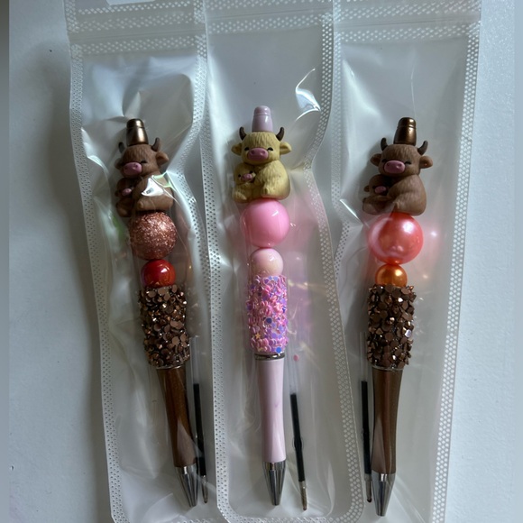 Kyleigh’s HandKrafted Korner- Art/Pens/Cards
For Soccer ⚽️ Camp - Picture 14 of 15